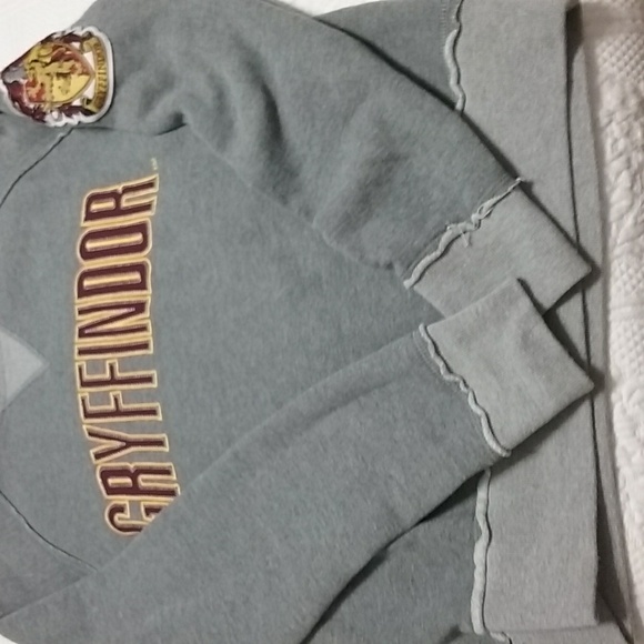 Vintage Harry Potter GRYFFINDOR Small 2019 Sweatshirt - Picture 3 of 7